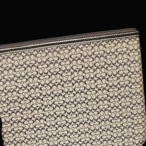 2 PADDED COACH IPAD SLEEVES - Picture 6 of 10